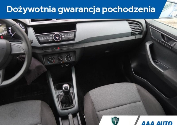 Skoda Fabia cena 33000 przebieg: 137602, rok produkcji 2018 z Lądek-Zdrój małe 277